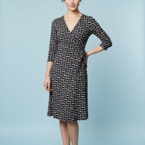 Banana Republic Black & White Geometric Wrap Dress – Size M